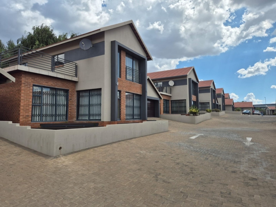 3 Bedroom Property for Sale in Wild Olive Estate Free State